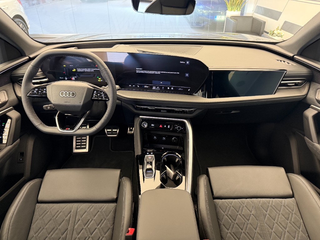AUDI Q5 2.0 TDI QUATTRO S-LINE | SKLADEM | NOVÝ MODEL | nové české auto | ihned k předání | novinka 2025 | naftové rodinné suv | šedá Daytona metalíza | černá alcantara | paket TECH PRO | displej spolujezdce | super výbava | VIP sleva | nákup online | ihned k předání | AUTOiBUY.com